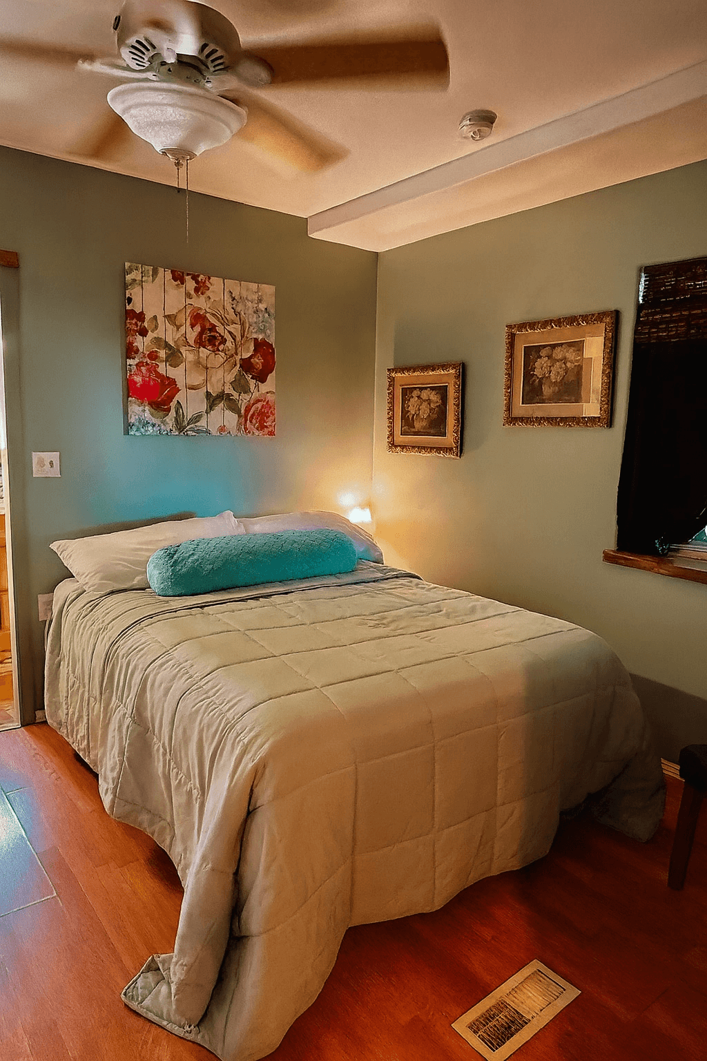 beautyrest mattress with adjustable base, ceiling fan, and alarm clock with adjustable display 